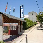 El Pescador Hotel *